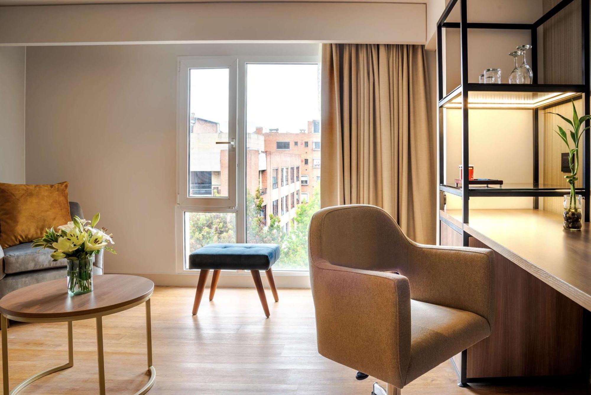 Nh Bogota Pavillon Royal Hotel Bagian luar foto