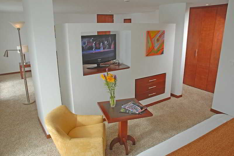 Nh Bogota Pavillon Royal Hotel Bagian luar foto